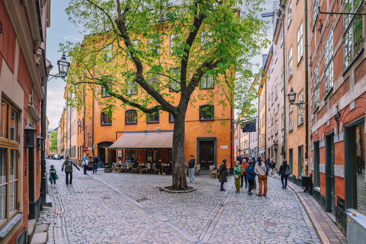 Gamla Stan alley coffeshop with people